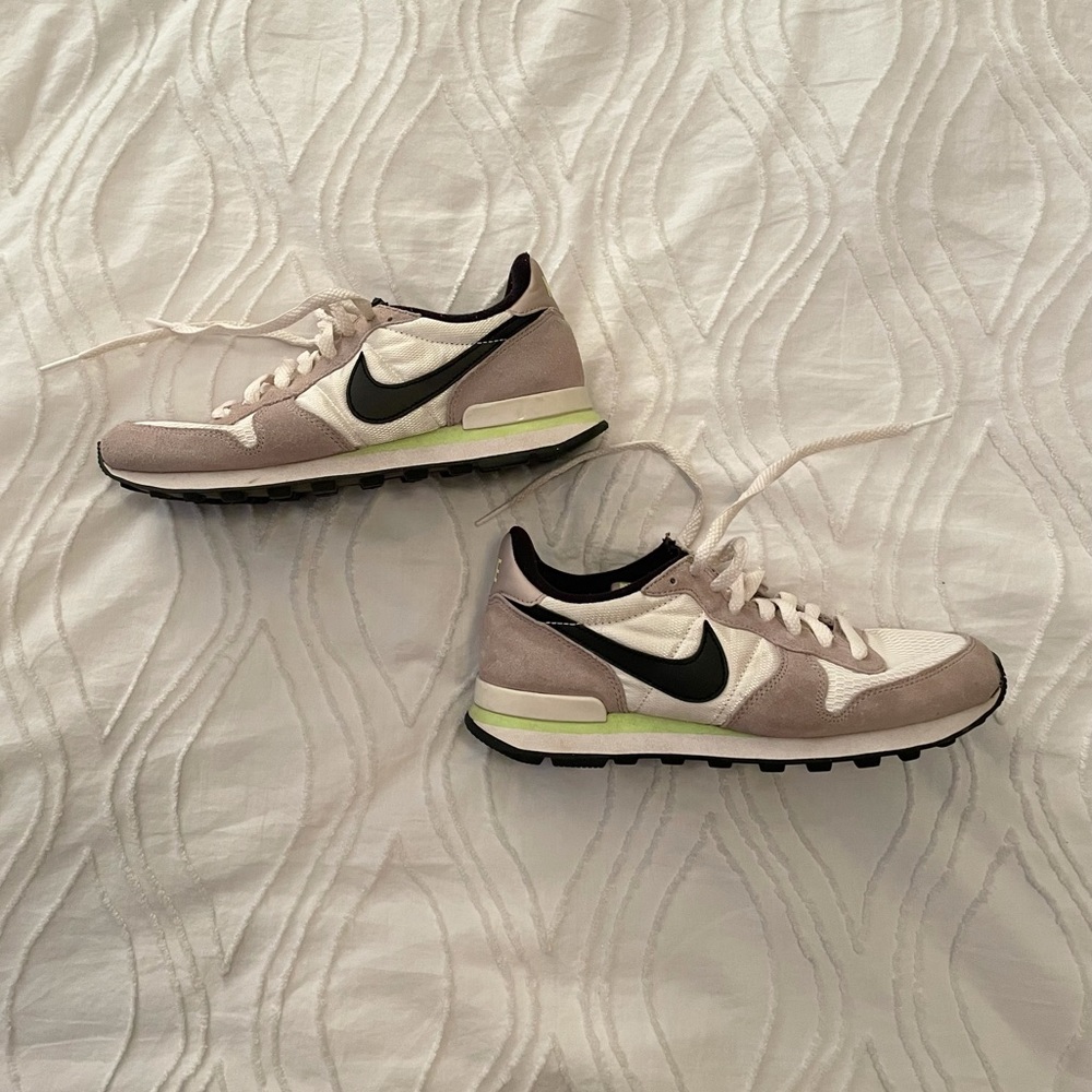 Nike Internationalist Sneakers
